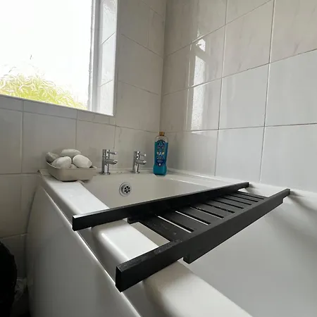 Spacious House Close To Central Manchester With Free Parking Exterior photo