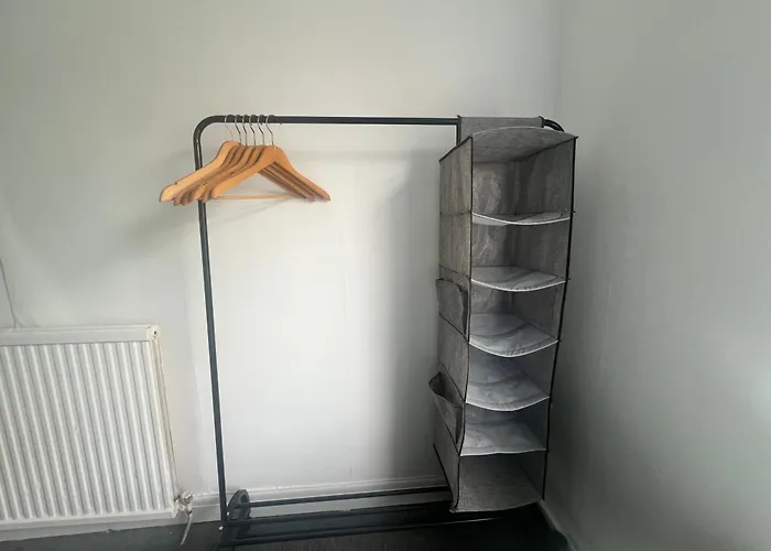 Spacious House Close To Central Manchester With Free Parking