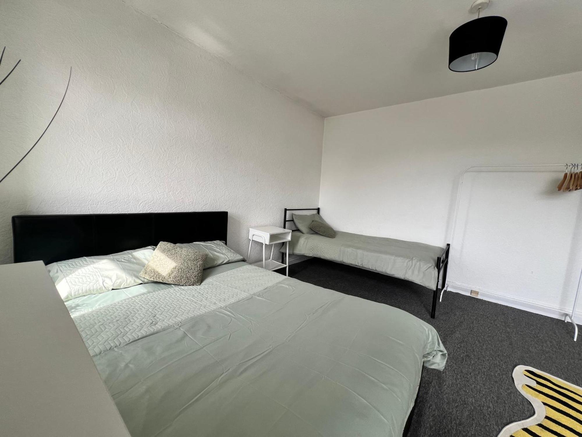 Дом отдыха Spacious House Close To With Free Parking *