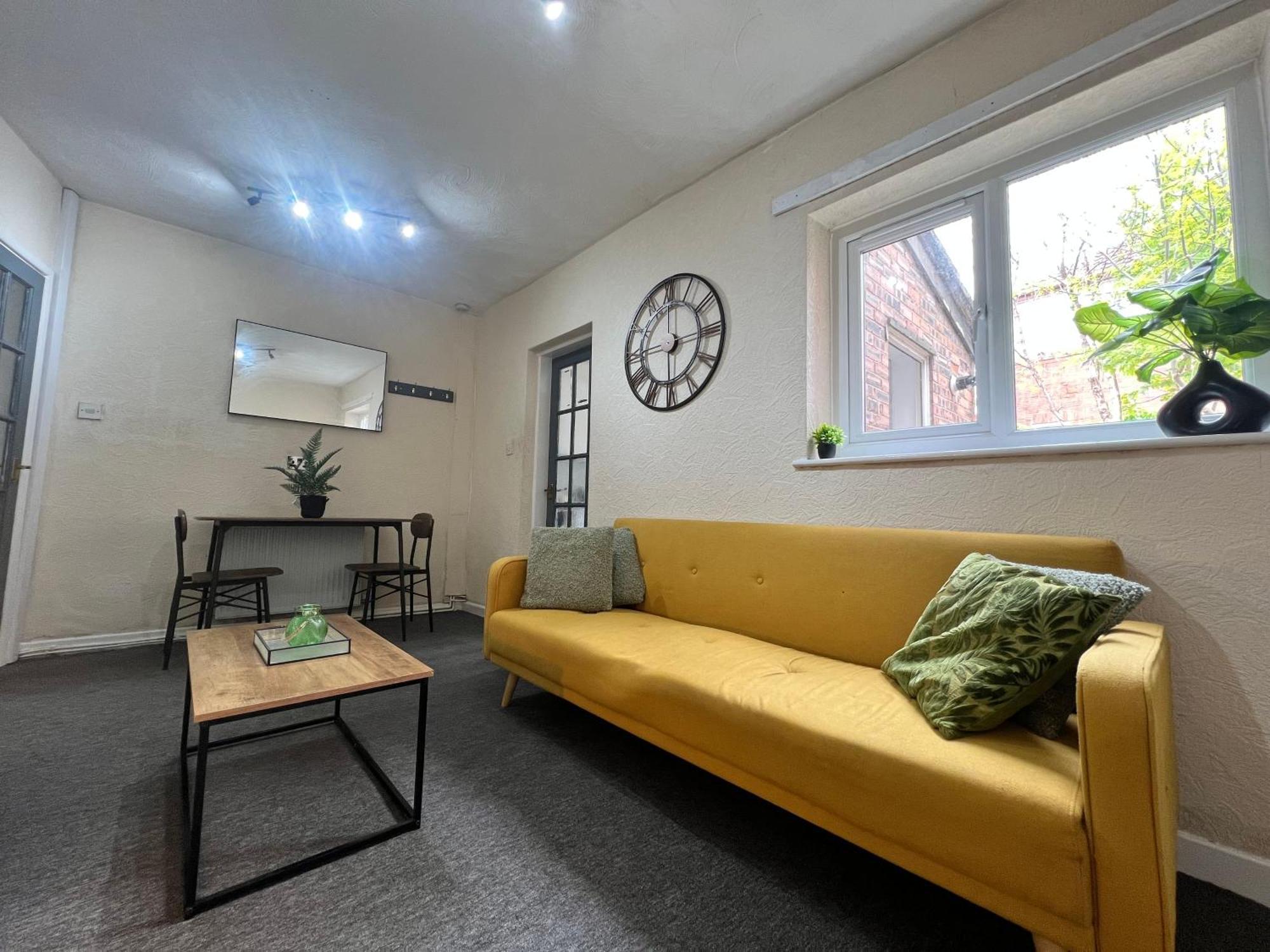 Holiday home Spacious 3 Bed House Close To With Free Parking Manchester