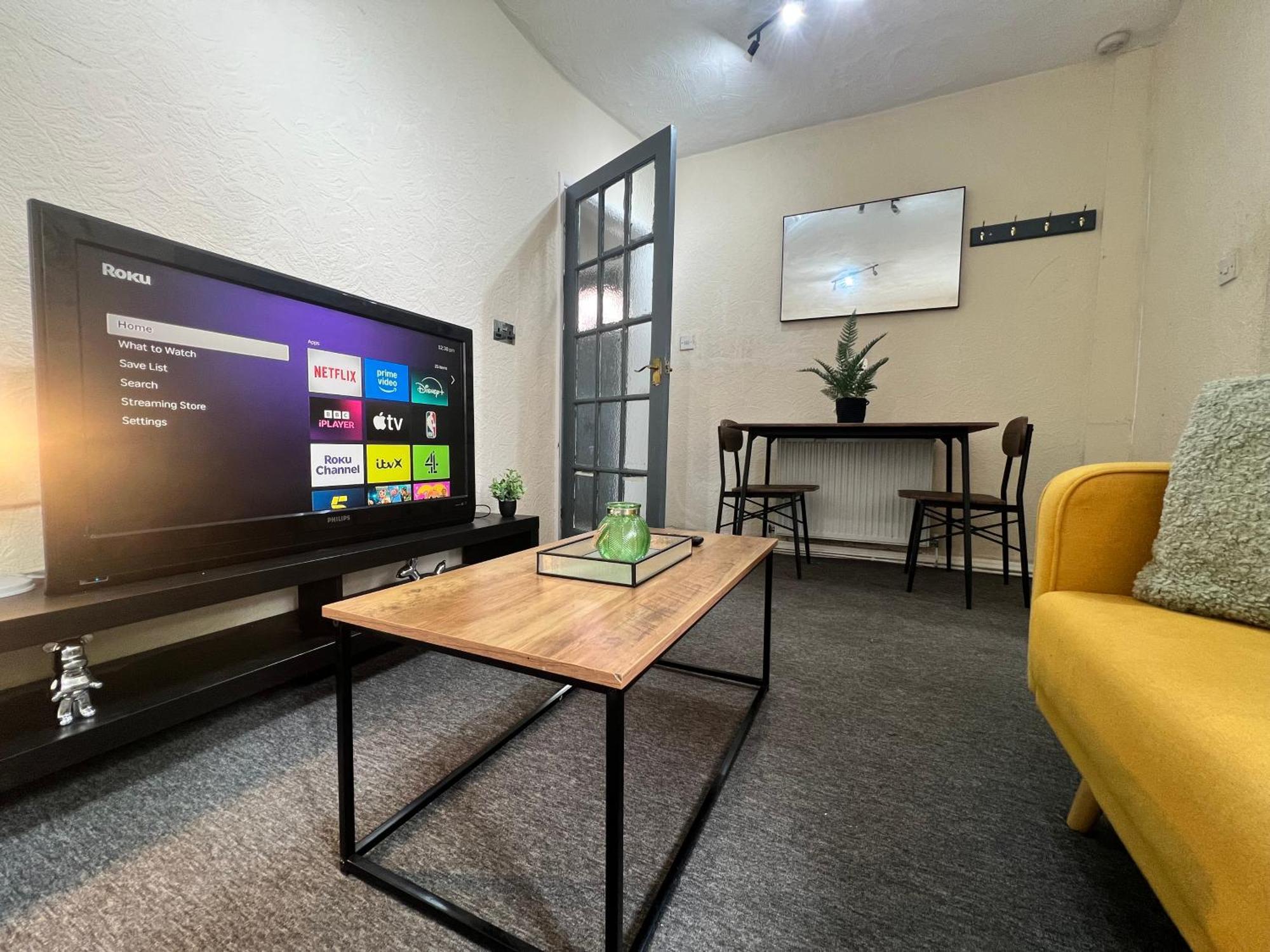 Дом отдыха Spacious House Close To With Free Parking *