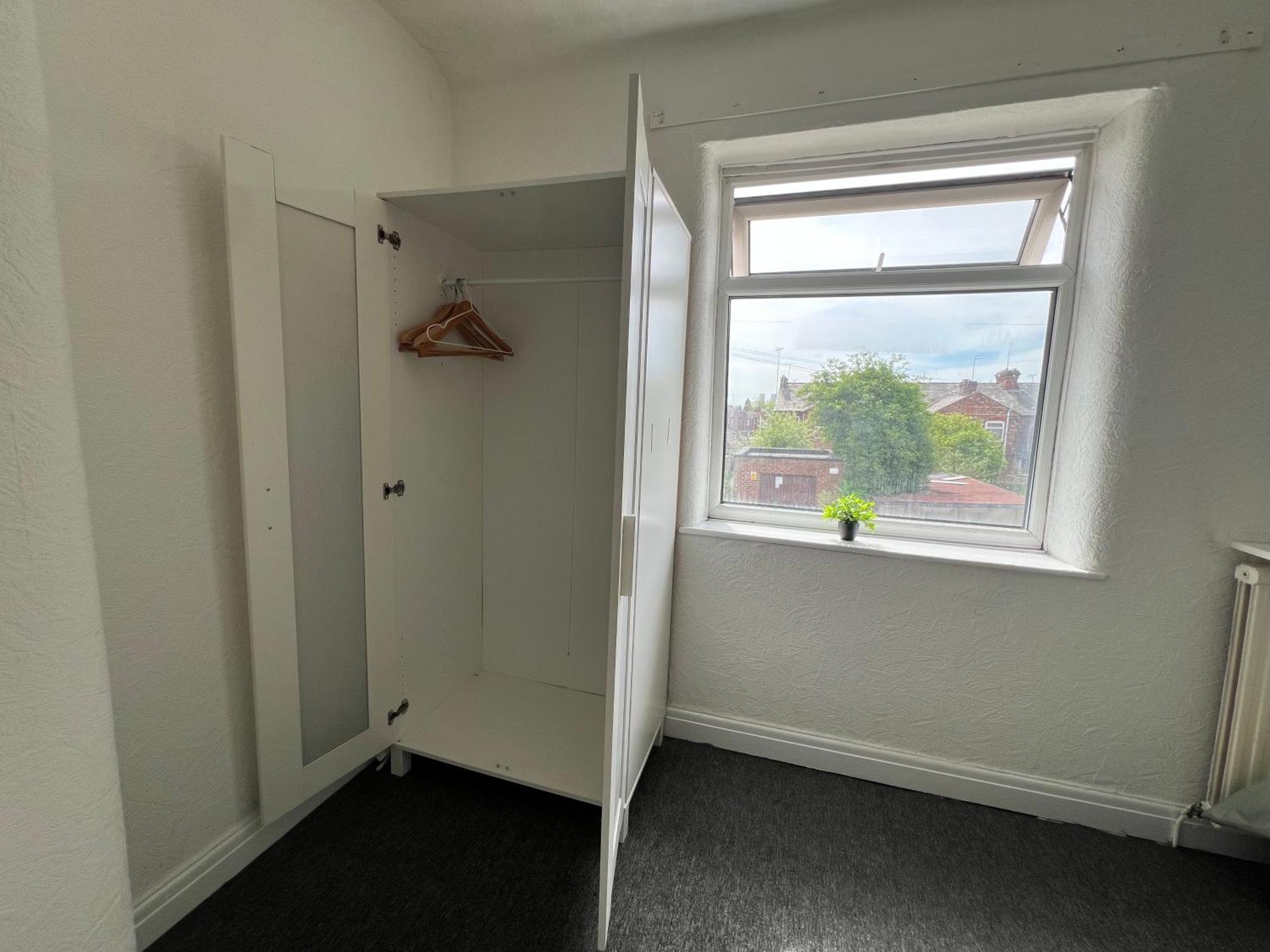 Spacious House Close To With Free Parking Дом отдыха Манчестер