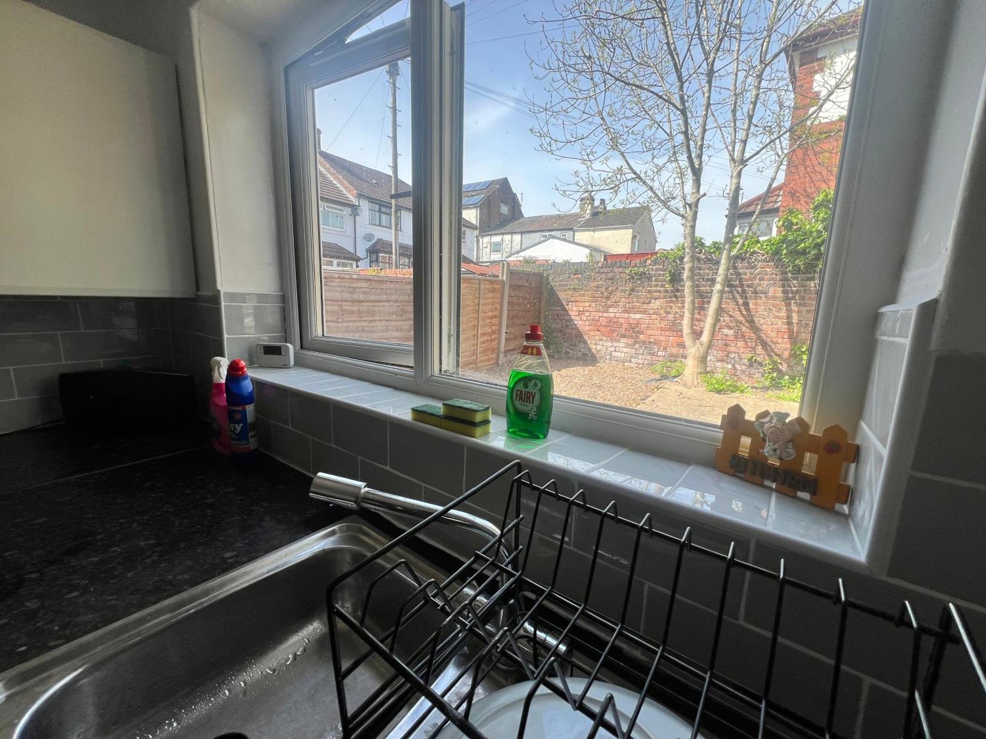 Holiday home Spacious 3 Bed House Close To With Free Parking *